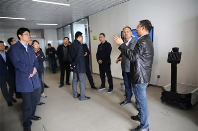 南京麒麟高新開發區領導與企業家代表參觀訪問藍芯科技